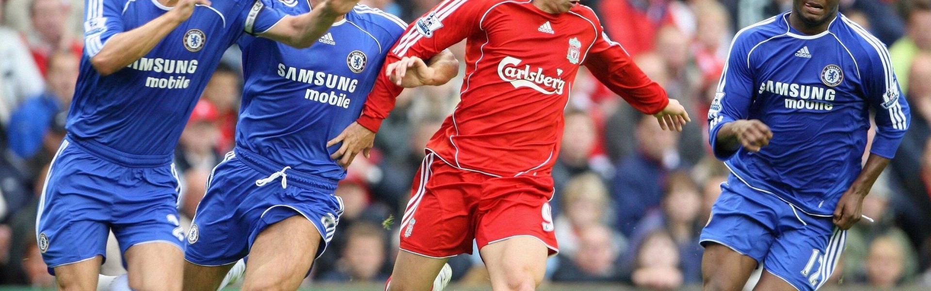 足球直播-意甲球队米兰队徽设计与球队文化详解