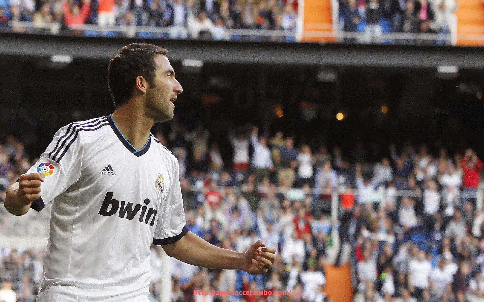 足球直播-英超各队球衣盘点及年度设计变化解析